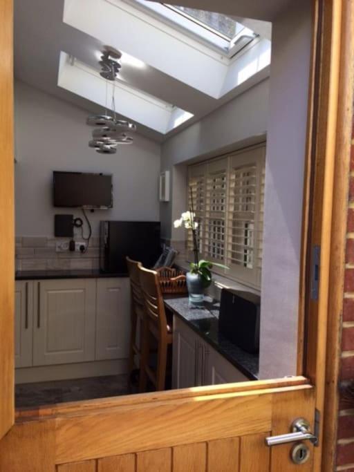 River Road, Littlehampton, Executive Apartment Exteriör bild